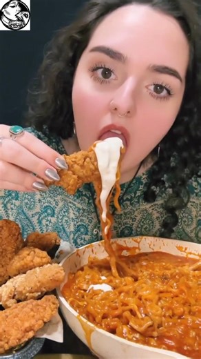 Coco Review Wingstop Crispy Chicken + Spicy Ramen 🍗🍜🌶️