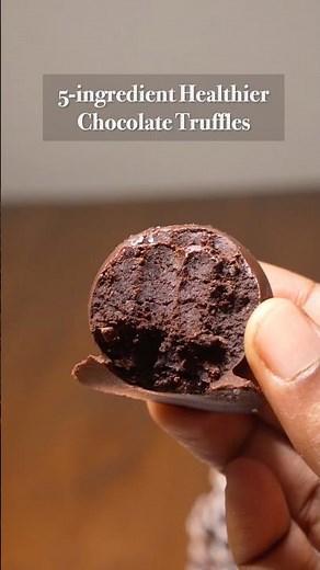 5-ingredient Healthier Chocolate Truffles #healthydessert #healthyrecipes #easyrecipes