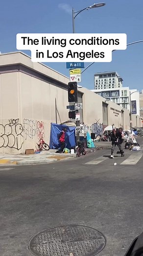 Exploring 6th Street in Skidrow, Los Angeles