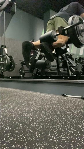 Kneeling Single Leg Curls #hamstrings #glutes #legday #lowerbodyworkout