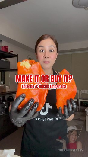 Ilocos Empanada 😍 #TheChefYlyt_TV #IlocosEmpanada Ingredients: 3 cups glutinous rice flour 1 cup warm water (add as needed) 1/2 teaspoon seasoning 1 tsp Orange food coloring (optional) 1 tsp oil (add as needed) Filling: 1 cup Vigan longganisa (or any desired filling/ground pork) 1 cup grated unripe papaya Salt and pepper to taste 1 fresh egg Procedure: 1. Prepare the Dough: In a bowl, combine rice flour, warm water, seasoning, and food coloring (if using) Knead until you form a smooth, elastic 