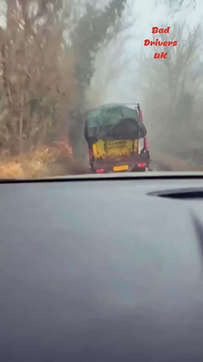 129K views · 747 reactions | Back end of this skip lorry is literally scraping the road and throwing sparks… would YOU report this or just let him crack on?  #bad #drivers #uk #hgv | Bad Drivers UK | Facebook