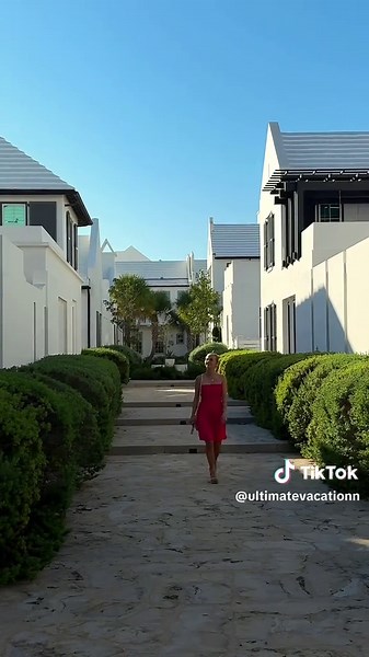 LOCATION👇 Send this to the person you want to explore Florida with🌊🫶🏼 This small town sits right along 30A in Florida’s panhandle. It looks like you’ve teleported straight to the Mediterranean🤯🇬🇷 📍Alys Beach, Florida The beaches here are for residents and guests only, but it’s definitely worth your time to just explore🌊 Nearby Towns👇 🌴 Destin, Florida 🐬 Seaside, Florida 🍹Panama City Beach, Florida 🌊 Rosemary Beach, Florida 🎨 Watercolor, Florida Don’t forget to save this for your n