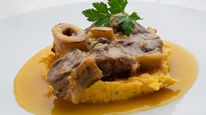 Receta fácil y de origen italiano, de Arguiñano: ossobuco con polenta