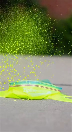 DIY CHALK PAINT BOMBS! 💣🎨 Supplies: - Plastic baggies - Water - Vinegar - Baking Soda - Paper towels - Measuring cups/spoons - Food coloring - Permanent markers (optional) Steps: 1. Draw designs on the outside of each bag (optional) 2. Add some food coloring to a plastic baggie 3. Pour in 1/2 cup of water 4. Add 1/4 cup vinegar 5. Close up the baggie and put to the side 6. Rip off a small piece of paper towel 7. Place 1 tablespoon of baking soda onto the paper towel and fold it up 8. Take your