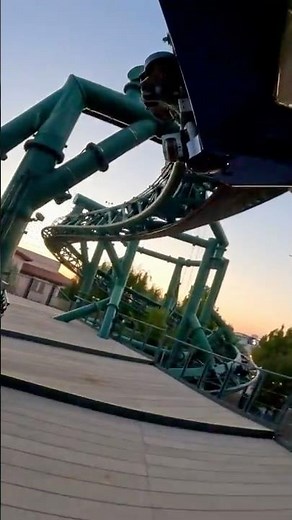 Ride the Jurassic World roller coaster with commentary! Jurassic Flyers 『飞越澏罗纪』 / Universal Studi...