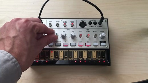 Korg Volca Bass Demo Retro