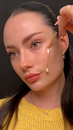 Amanda Benko | HOW TO HAVE GLOWING SKIN 🤍✨ Love this natural makeup vibe for youthful and glowy skin. Do you prefer glowy or matte skin? @cheriscosmetics... | Instagram