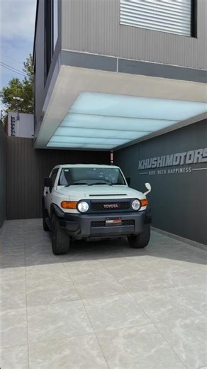 Toyota FJ Cruiser 2012 White Exterior with Black Leather Interior.