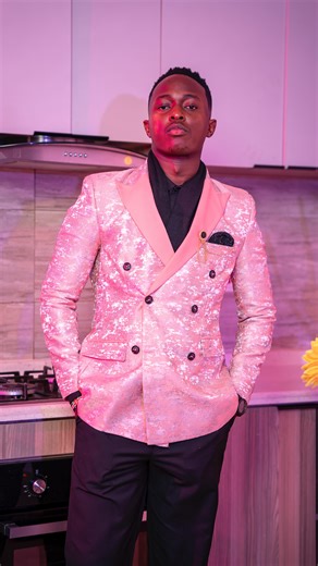 Mc Gogo on Instagram: "Unajua kweli?? Eeh naongea na wewe😅 6:00p.m; YouTube #thekingmc #waziriwamavazi #thekinglyexperience"