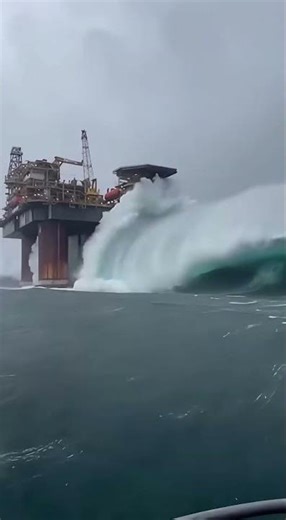 A 100-Foot Wave Hits an Offshore Rig in the North Sea