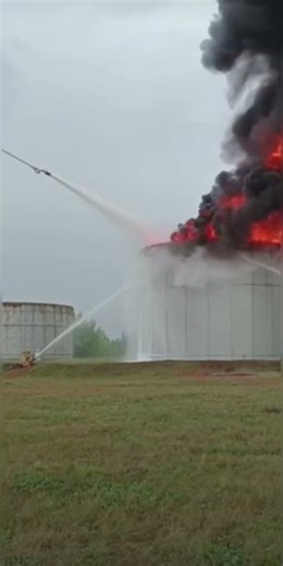 👉 💥 Fuel Tanks Exploding! Is the US-Iran War Escalating? #shorts