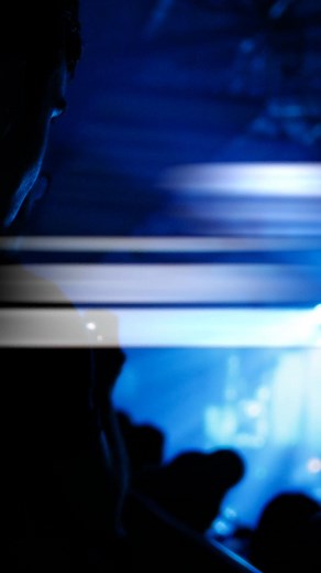 En 2026, The World of Hans Zimmer – A New DImension, le concert original imaginé et conçu par Hans Zimmer, revient en France pour une tournée à couper le souffle ! 🎻Le concert de renommée internationale est de retour et fera à nouveau le tour des plus grandes salles d'Europe. Les fans peuvent s'attendre à un tourbillon d’émotions à l’écoute des œuvres les plus iconiques du compositeur. 🎟️: https://www.gdp.fr/fr/artistes/the-world-of-hans-zimmer | World of Hans Zimmer