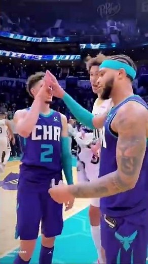 Basketball players handshakes 😮‍💨🥶 #lameloball #lamelo #hornets