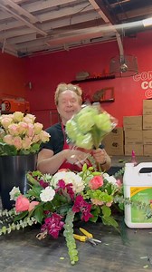 Flowers starting to droop? Here's how to bring them back 💐 Submerge the entire flower, stem and bloom, upside down in a bucket of water for 2-10 hours. Water enters through the bark, leaves, and surface, and your wilted flowers perk right back up like new. This works when flowers start to fade OR when you first bring them home. Tip of the Day #5 from www.flowerschool101.com. Classes in 18 cities | Fresh flowers shipped direct to your home #FlowerTips #TipOfTheDay #FlowerSchool101 #FlowerCare #R