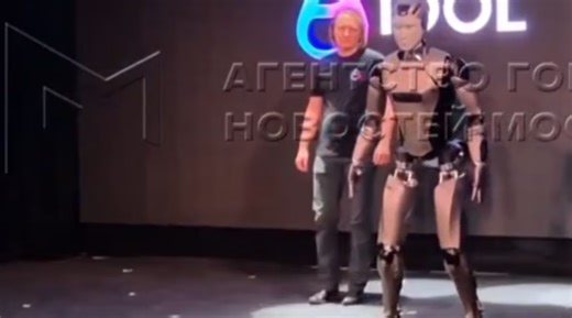 AIdol, el humanoide ruso, fracasa ante cientos de espectadores