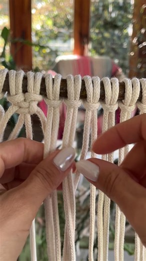 Aprende macrame con mas de 60 videos tutoriales a tu disposición con mi suscripción mensual de macramé. 🔗 Mas información La Quinta en Casa #macrame #aprendemacrame #macramecommunity #macramediy #macrameonline - | La Quinta en Casa