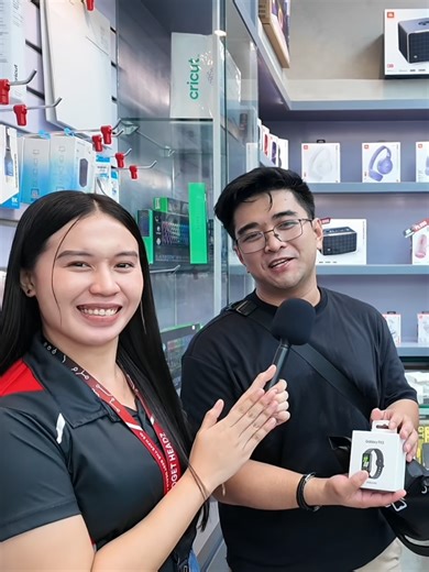 We ended the year with gratitude and a few surprises for our lucky followers and customers. Help us reach 1 million followers and we’ll be giving out even bigger prizes next. #followerchallenge #fypシ゚ #Thanksgiving #gadgetheadz