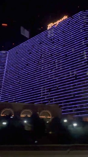 Atlantic City! 🌊 Thanks for the sold out shows, the salty air, boat rides and the unfuckingbelievable subs (per Lewis Black- he’s still coveting a piece of an Italian Original in case of an apocalypse 🧟) Love the Borgata 🎰 Can’t wait to see you again soon 🙌🏻 | Kathleen Madigan