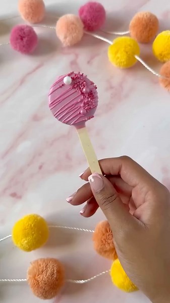 Easy Chocolate Lollipop Recipe | Oreo Pop