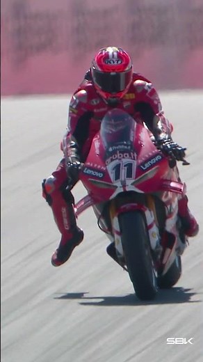 Bulega claims pole position with an AMAZING lap 🤯 | 2026 #PortugueseWorldSBK 🇵🇹