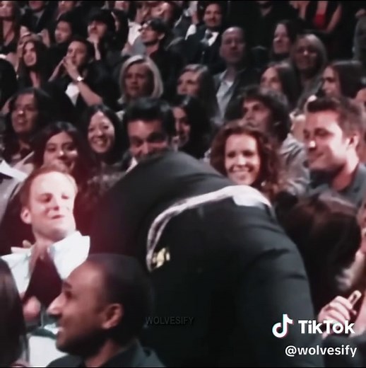 Twilight Moments: Robert Pattinson and Taylor Lautner Kiss
