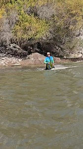 La pesca de #camarones con #atarraya requiere de mucha sabiduría y perseverancia. #pescador. #pescaperu #ríos | Wilson Javier Alvarez Coa