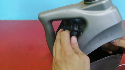 Amazing idea! Air cooler from engine oil bottle