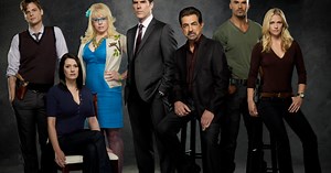 54 évesen is szívdöglesztő a Gyilkos elmék sztárja: még mindig beindítja a nők fantáziáját a vonzó színész