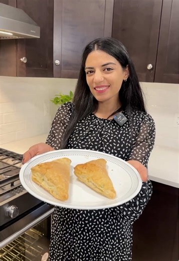 Follow @sandytalkscanada for more! HexClad is seriously a game-changer! 🙌 Durable, nonstick, dishwasher-safe, and even oven-safe up to 500°F 🔥 Plus, it works with metal utensils AND comes with a lifetime warranty. Cooking has never been this easy or stress-free. 🍳✨ #HexClad #CookSmarter. Visit hexclad.com or comment for link to get your own set. Your kitchen will thank you! @hexclad #hexclad #hexcladcreator #hexcladcanada **Ingredients (Serves 2 people)** - 2 Butter Puff Pastry Sheets - 2 med