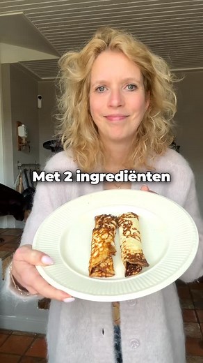 Sarina Baas on Instagram: "Met twee ingrediënten en vijf minuten tijd maak je deze koolhydraatarme pannenkoeken. Makkelijk, voedzaam en zó klaar. Perfect voor ontbijt, lunch of als snelle snack tussendoor. Mascarpone + ei = ready to go. In m’n Airfryerboek vind je 70 van dit soort makkelijke koolhydraatarme recepten. Zet boek in de comments voor de link. #koolhydraatarm #pannenkoeken #makkelijkerecepten #lowcarb #recept #gezondeten #mascarpone #ei #snelklaar #eetalseenbaas"