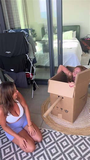 Hilarious Funny Girl Moments You Can't Miss