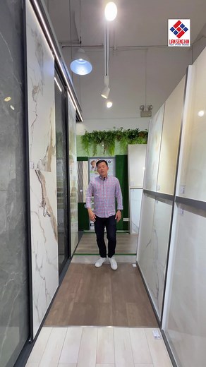 🌀 Porcelain vs. Ceramic Tiles 🌀 Both made of clay, feldspar, and sand, but fired differently! Porcelain is fired up to 1300°C, making it more versatile and durable. Ceramic, fired up to 900°C, is perfect for wall tiling. Discover the best choice for your home with Lian Seng Hin's expert guidance! 🏠✨ #LianSengHin #PorcelainVsCeramic #TileTips #HomeDesign