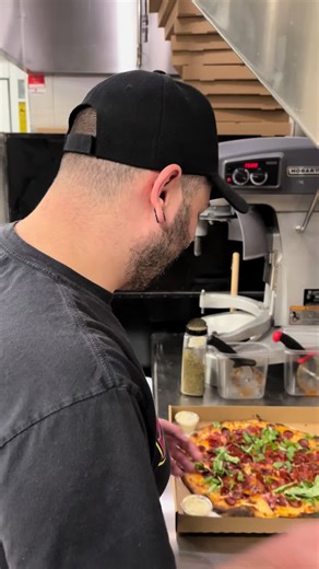 The Rosé Roné is super popular! Don’t be afraid to try it because it has our house made Calabrian chile hot honey. #pizza #skorchdpizza #sacramentosmallbusiness #sac #sacramento