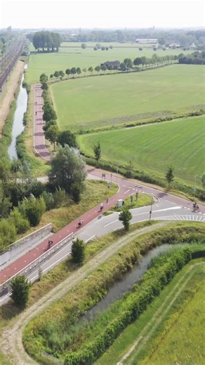 The best cycle lanes are wide, beautiful and completely separate from other roads. This type of infrastructure is common here in the Netherlands. They often connect cities and offer a great alternative for driving. | Dutch Cycling Embassy