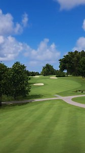 Fancy playing in a haven of natural beauty with London in your eyeline? West Essex Golf Club meanders a path through lovely Epping Forest, but don’t be fooled. It’s a tough, demanding par 71, and you’ll need to be at your most precise especially on the par 14 which has the smallest championship green in England. It’s in the library today. Have fun! #TrackManSimulator #IndoorGolf #GolfSimulator | Trackman