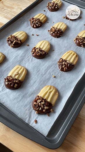 These Italian butter cookies are a surefire way to impress your guests! Full recipe here: bit.ly/3SzHr6K | Taste of Home