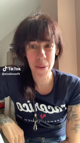 Petit nouveau du tome des princesses, le n°37, il s’agit de Vaiana 😻 Je l’adore et ça deviendra un de mes tatouages avec sa petite sœur Siméa 💪🏼 ##coloriagesmysteredisney##princesses##vaiana##guangnaacrylicmarker##arttherapy