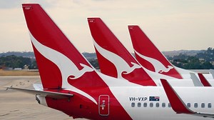 Qantas offers flight credits following delays