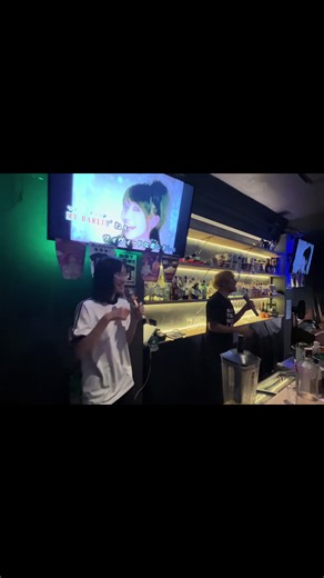 BARの日常をUPしてます。 タイ バンコクにある日本人スタッフ駐在のカジュアルなBARです。 住んでる方もご旅行の方もお気軽にお立ち寄り下さい。 カラオケ、ダーツ、ビリヤードあります！ 遊びましょ！ “นี่คือบาร์ที่บริหารโดยคนญี่ปุ่น มีพนักงานไทยมากมายทำงานที่นี่ มาเยี่ยมชมกันนะครับ!” BAR KUMONOITO 58/3-9 Room 4/2, 4th Floor, Grand Shangarila Restaurant Tower ( Thaniya Soi, ถ. ธนิยะ Suriyawong, เขตบางรัก กรุงเทพมหานคร 10500 https://www.instagram.com/barkumonoito/profilecard/?igsh=dnQ5OHo2Nms3bW0x staff tsuki -idol- https://www.instagram.com/tsuki_parallella?igsh=MXVxMTBjZ3JvcGlmZg== elle -infl