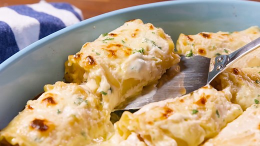 13K views · 220 reactions | Chicken Alfredo Roll-Ups will make you...