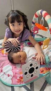 42K views · 495 reactions | High contrast cards support your baby’s early visual development by using bold black and white patterns that newborns can see best. Can be used from birth until 3 months 殺 #AbawFam | AbawFam | Facebook