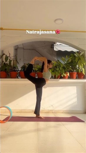 The King dancer pose/ Natrajasana #yogapose #yoga #flexibility #trending #dancerpose