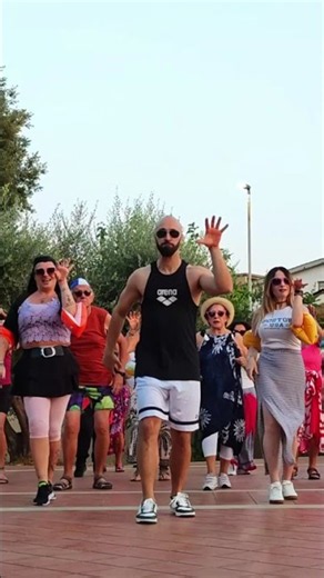 A SUMMER AT THE BEACH | Group Dances | GIUNI RUSSO | MIXORO Remix | Andrea Stella | #dance