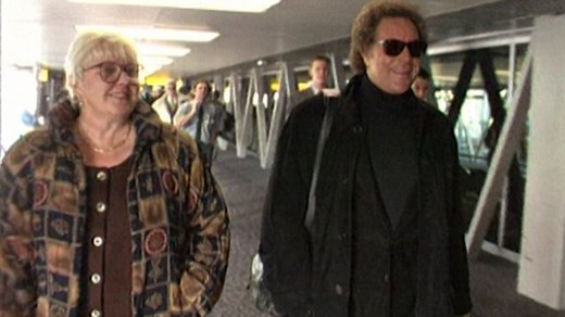 Rare footage of Tom Jones with his reclusive wife Linda in 1991