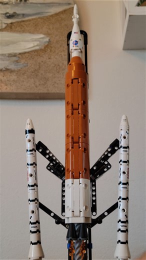Lego 42221 NASA Artemis Space Launch System Rocket
