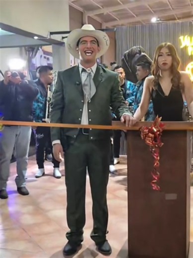 Que hermoso el vaquerito @Randy_MesmoOficial que Dios bendiga este nuevo negocio y mucho éxito✨ #losmesmosshow #randy #randymesmo #ponmeenparati #sigueme
