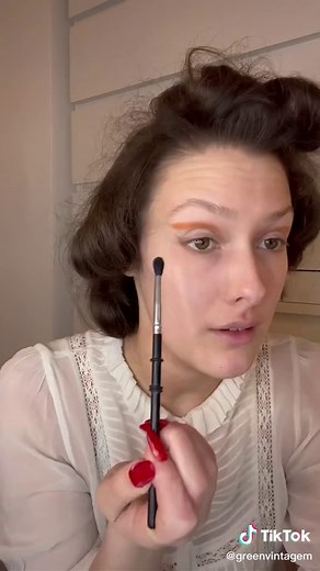 Hopefully this is clear lemme know if you want more makeup tutorials 🧡 #retromakeup #60smakeup #cutcreasetutorial #makeuptutorial #tutorial #retro