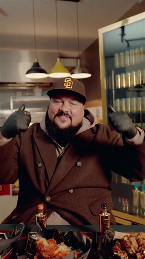 I BET YOUVE NEVER SEEN AU VODKA WINGS 🤯🏆 Available for a limited time in Bone Cartel in Porthcawl 👀🔥 #charliesloth #auvodka #wings