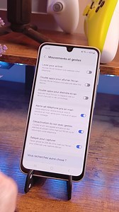 1.2M views · 11K reactions | Tu en as marre d'appuyer sur le bouton power ? Apprends à activer le double-tap pour allumer et éteindre l'écran de ton Samsung. #samsung #astuces #doubletap #ecran samsung, astuces, double tap, écran, allumer, éteindre, gestes, facilité d'utilisation, tutoriel, astuce samsung, vie quotidienne, téléphone, mobile | Yan-Nick | Facebook